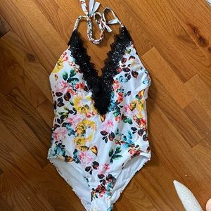 NWOT women’s swimsuit size medium